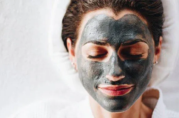 Carbon Facial Treatment in Wagholi Pune by Dr Vandana Sharma